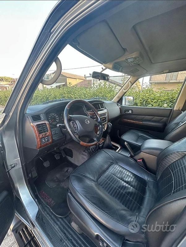 Usata Nissan Patrol 158 CV (116 kW) 2004 Grigio SUV