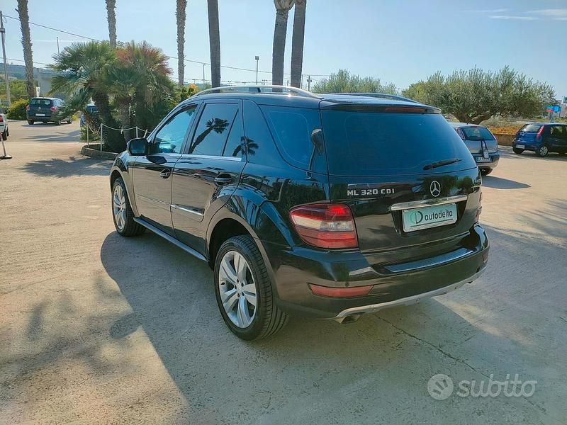 Usata Mercedes ML320 224 CV (164 kW) 2011 Nero SUV