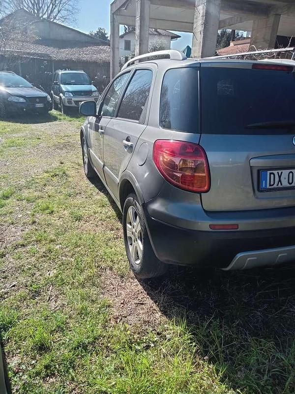 Usata Fiat Sedici Emotion 107 CV (78 kW) 2009 Argento SUV