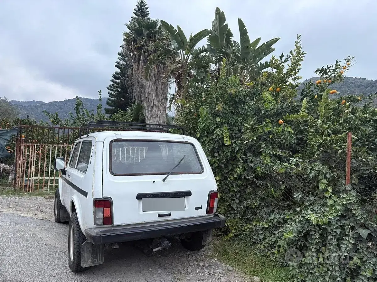 Usata Lada niva 80 CV (58 kW) 1997 Bianco SUV
