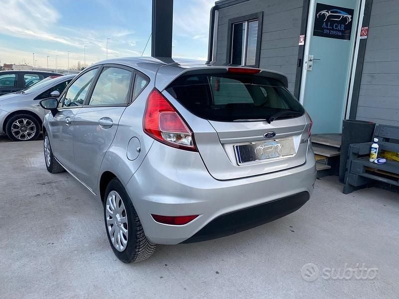 Usata Ford Fiesta Business Edition 60 CV (44 kW) 2016 Grigio Berlina