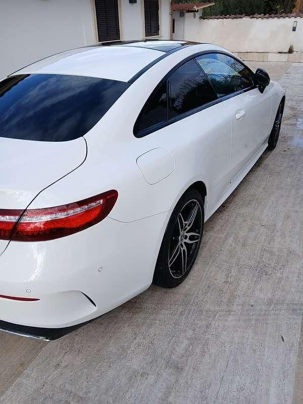 Usata Mercedes E220 Premium Plus 194 CV (142 kW) 2018 Bianco Coupé