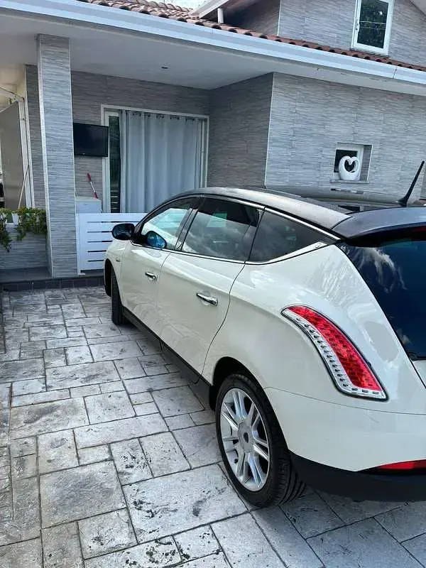 Usata Lancia Delta 120 CV (88 kW) 2009 Beige Utilitaria