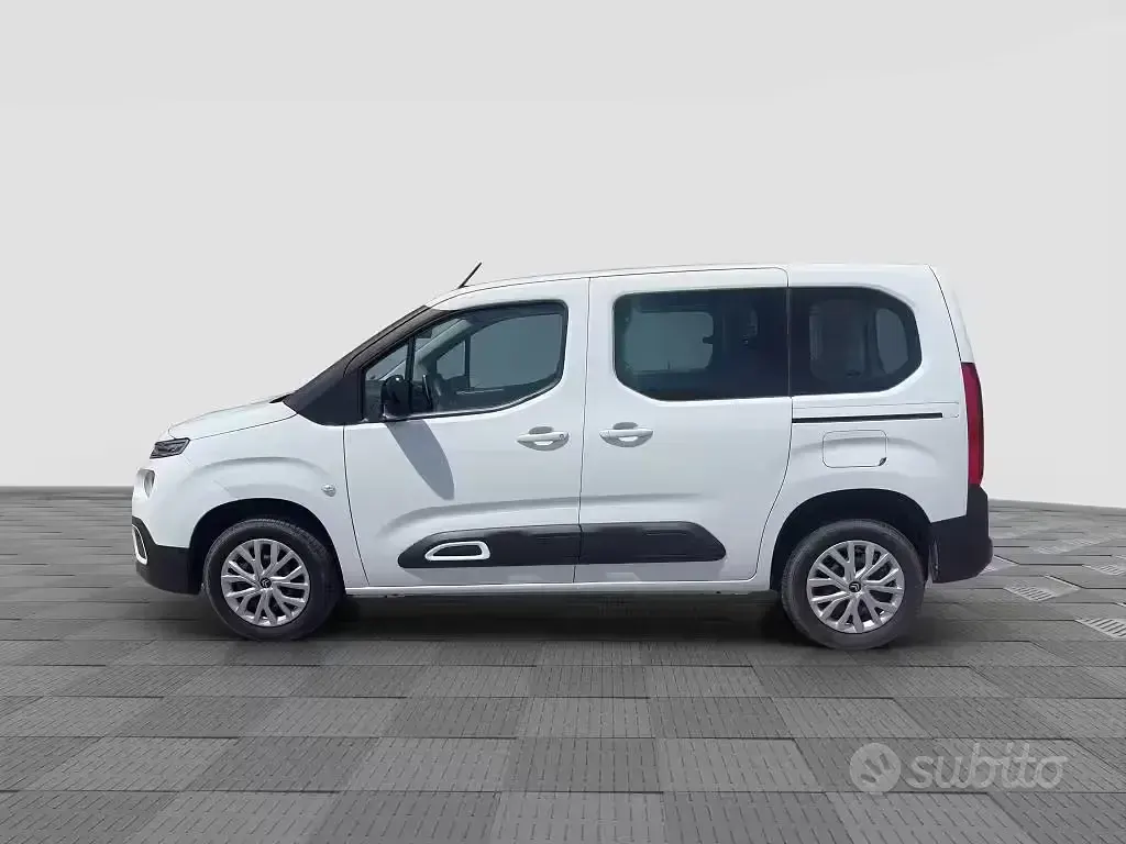 Usata Citroën Berlingo Start 131 CV (96 kW) 2023 Kaolin white Monovolume