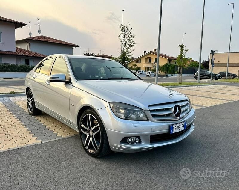 Usata Mercedes C320 224 CV (164 kW) 2008 Grigio Berlina