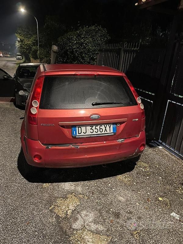 Usata Ford Fiesta 2007 Rosso Utilitaria