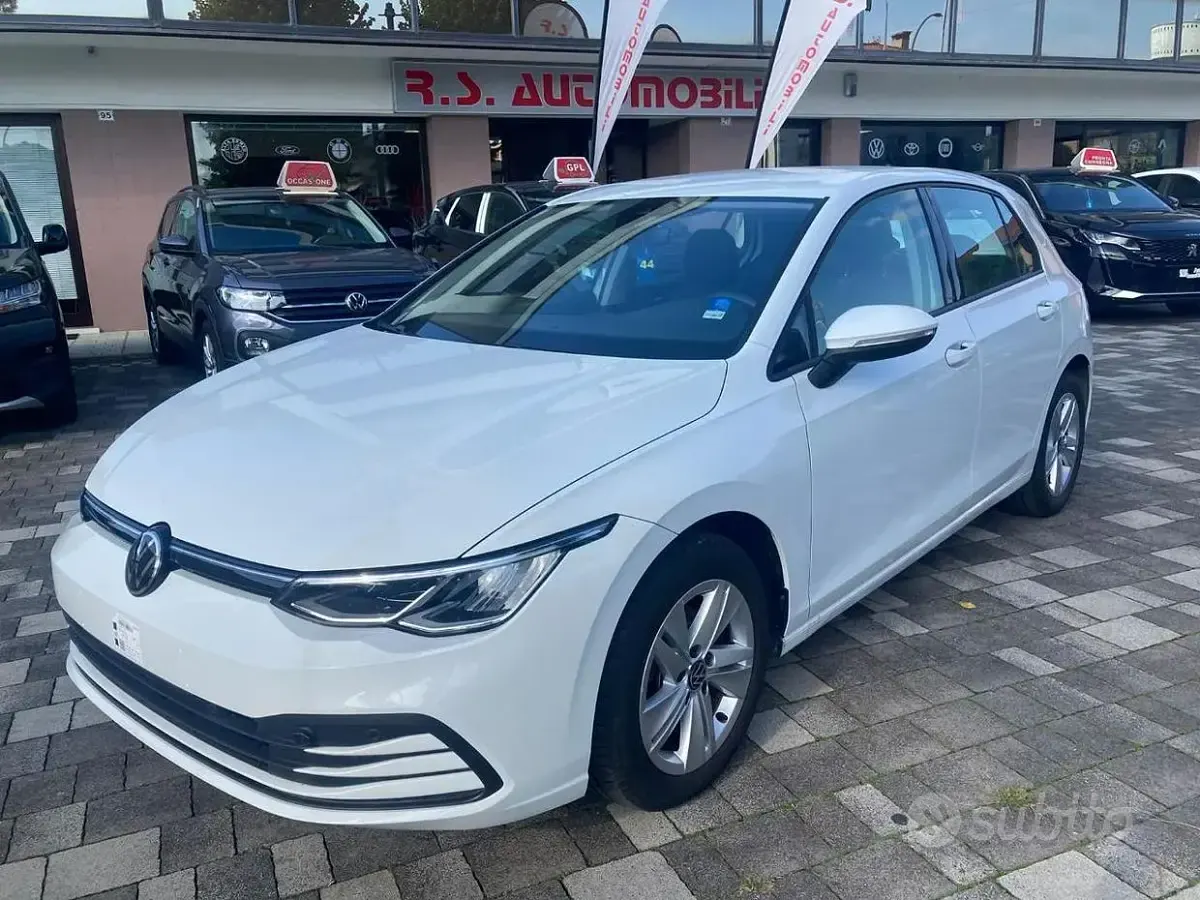 Usata VW Golf VIII Life 131 CV (96 kW) 2023 Bianco Berlina