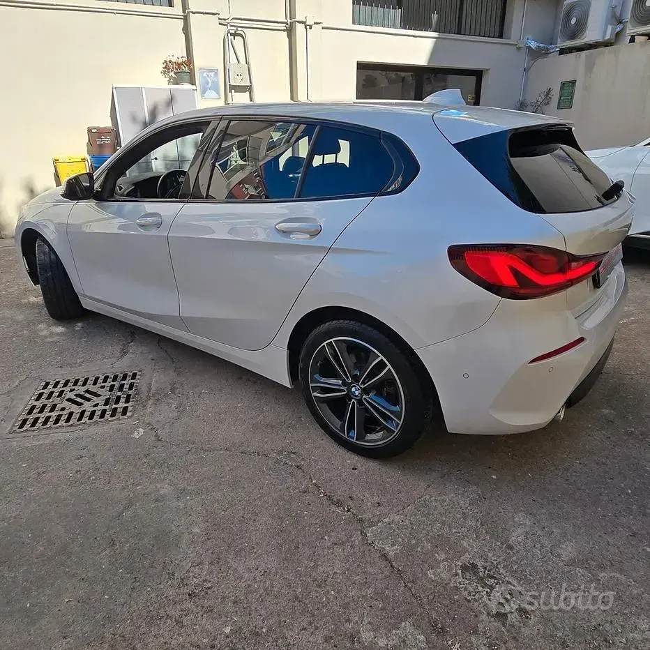 Usata BMW 116 Sport Line 116 CV (85 kW) 2021 Bianco Utilitaria