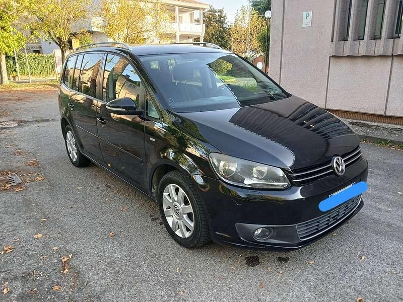 Usata 2012 VW Touran Comfortline Monovolume | 8500 € (Buon prezzo) - Immagine 1/4