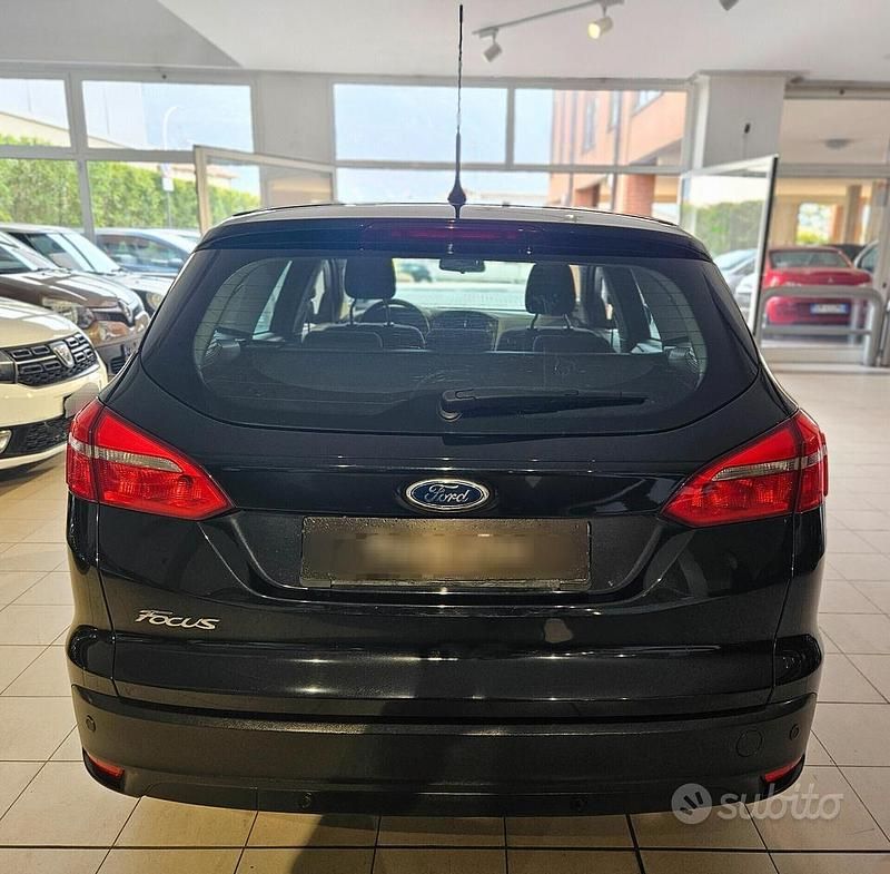 Usata Ford Focus 95 CV (69 kW) 2015 Nero Station wagon