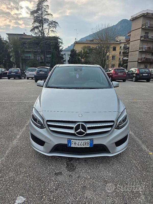 Usata Mercedes B180 109 CV (80 kW) 2017 Grigio Monovolume