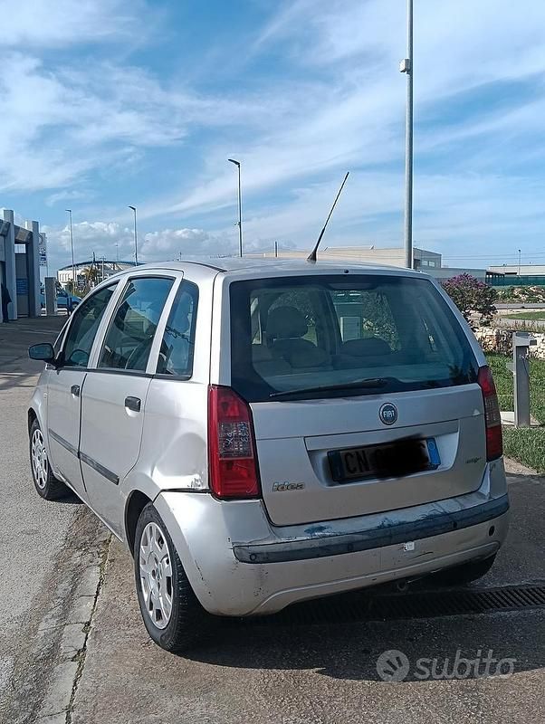 Usata Fiat Idea 70 CV (51 kW) 2004 Grigio Monovolume
