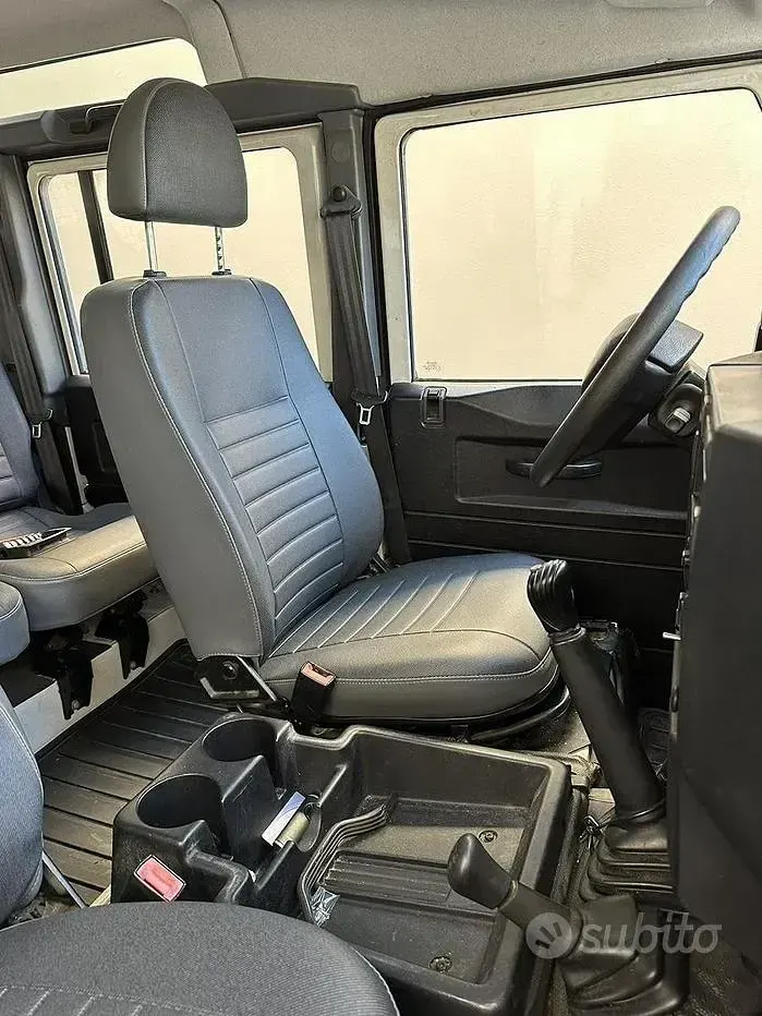 Usata Land Rover Defender 122 CV (89 kW) 2009 Bianco Cabrio