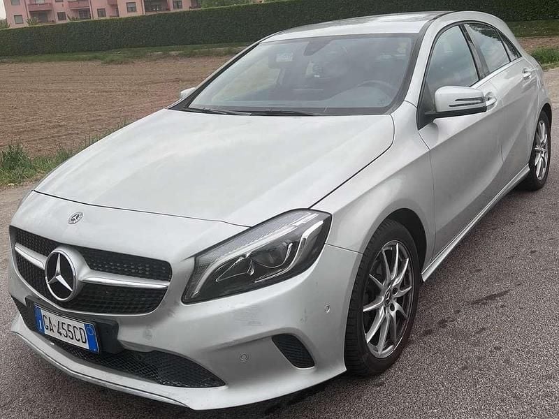 Usata Mercedes 200 156 CV (114 kW) 2018 Argento Berlina