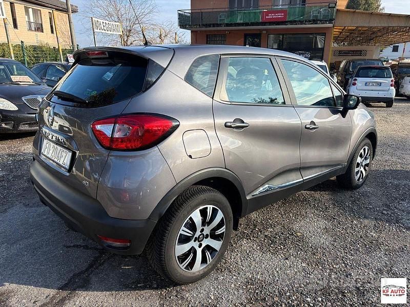 Usata Renault Captur Intens 90 CV (66 kW) 2016 Grigio SUV