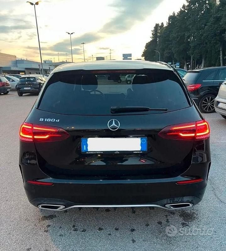 Usata Mercedes B180 Premium 116 CV (85 kW) 2020 Nero Monovolume