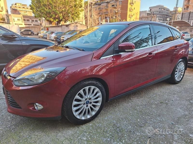 Rosso Usata 2012 Ford Focus Titanium Tre volumi | 4500 € (Super prezzo) - Immagine 1/4