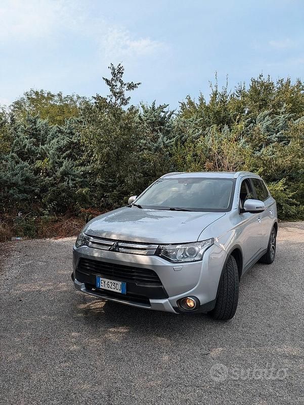 Usata Mitsubishi Outlander 150 CV (110 kW) 2015 Grigio SUV