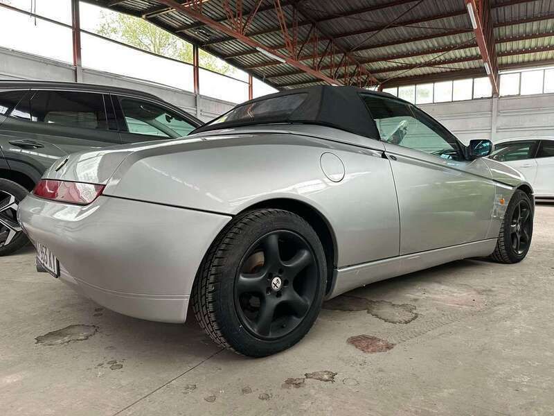 Begagnad Alfa Romeo Spider Lusso 150 HK (110 kW) 1995 Silver Cab