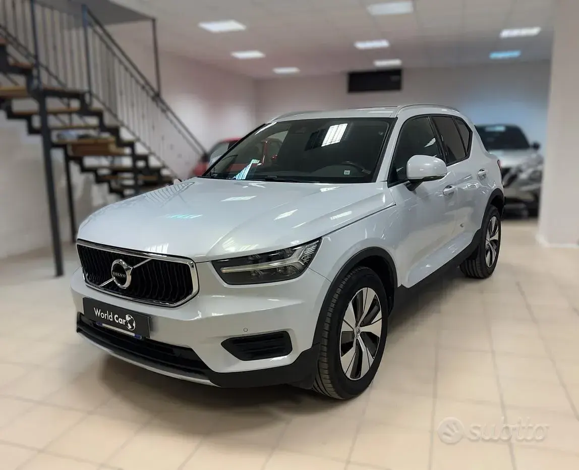 Usata Volvo XC40 Momentum 150 CV (110 kW) 2020 Grigio SUV
