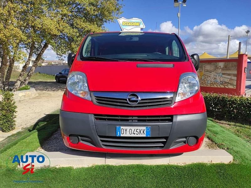 Usata Opel Vivaro 114 CV (83 kW) 2009 Rosso Monovolume