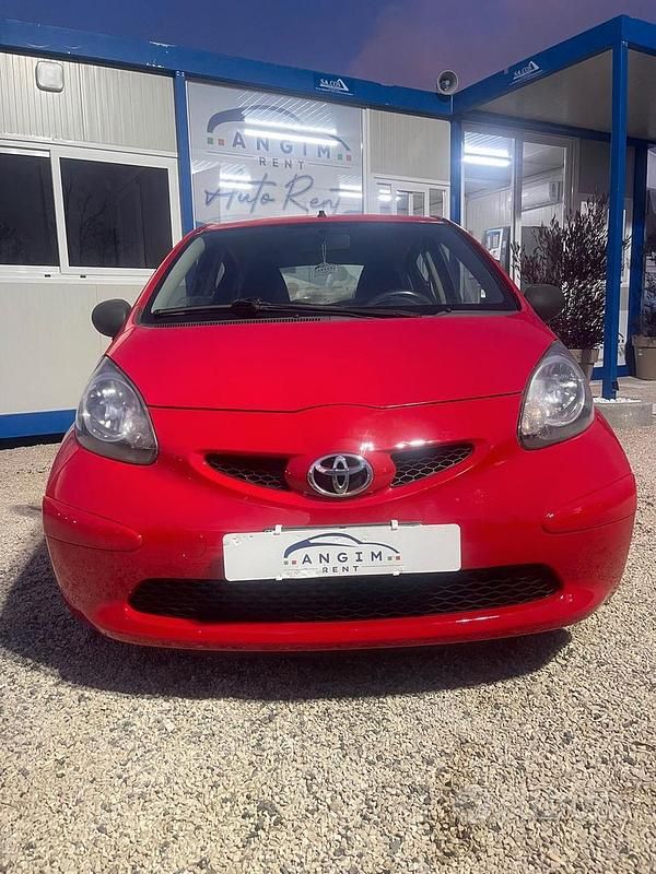 Usata Toyota Aygo Sol 68 CV (50 kW) 2009 Rosso Utilitaria