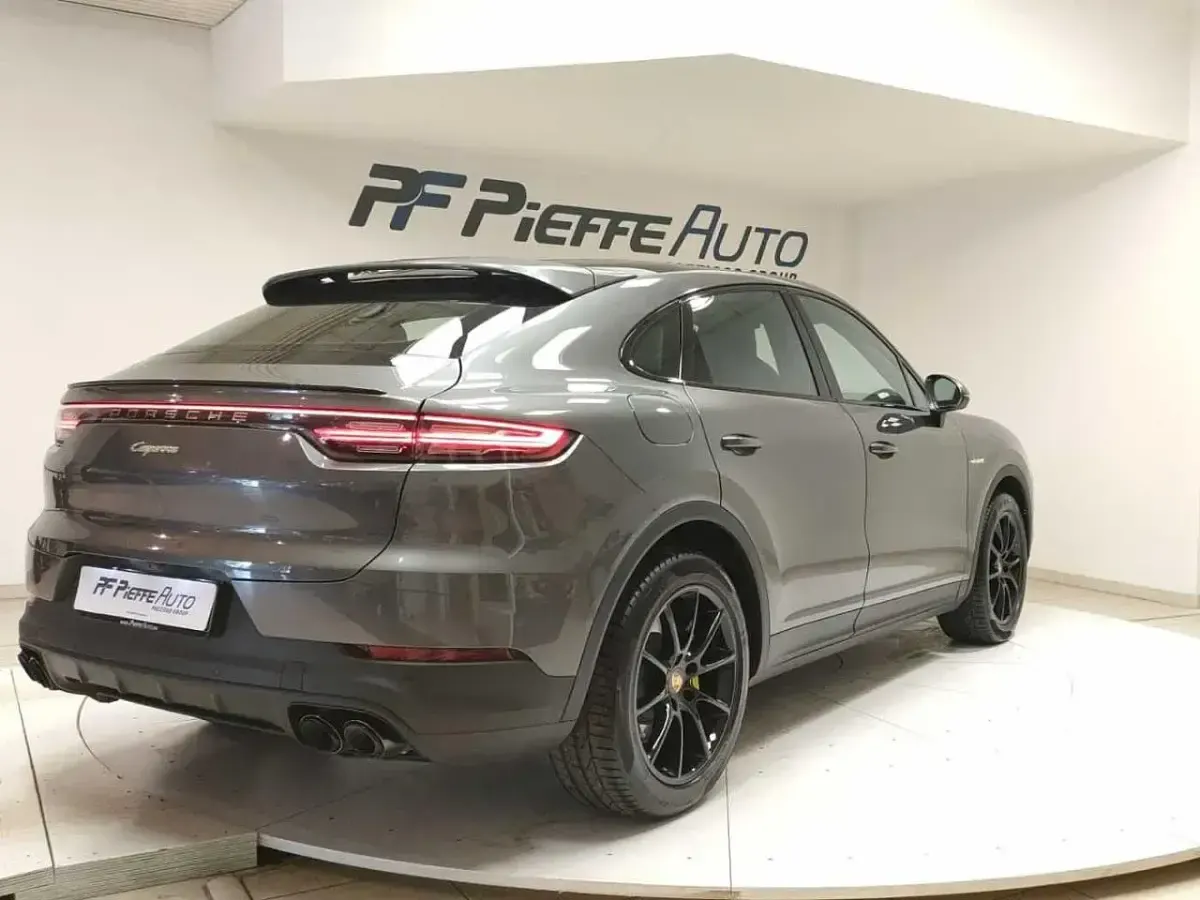 Usata Porsche Cayenne 340 CV (250 kW) 2021 Grigio grafite SUV