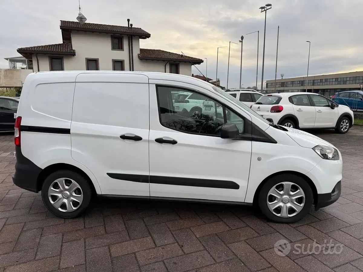 Usata Ford Transit Courier 75 CV (55 kW) 2021 Bianco Furgone