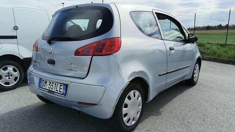 Usata Mitsubishi Colt 75 CV (55 kW) 2008 Argento Berlina