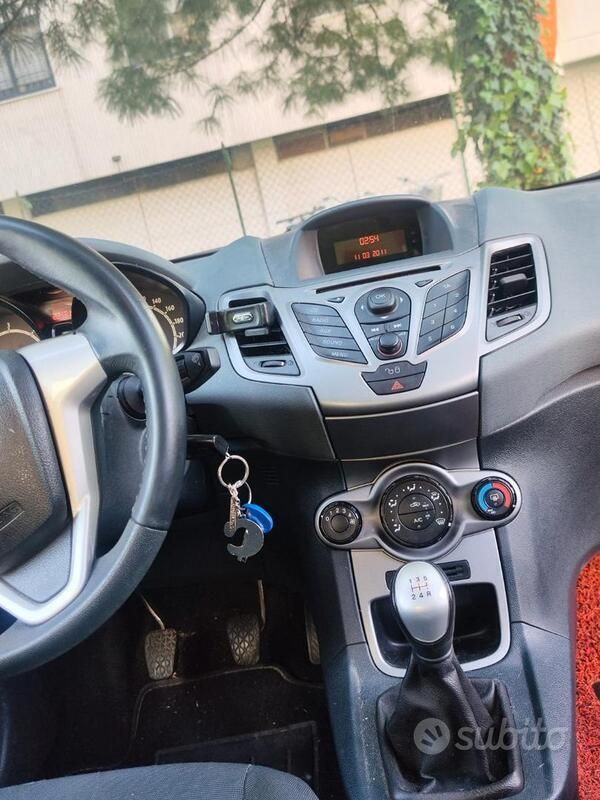 Usata Ford Fiesta 2011 Rosso Utilitaria