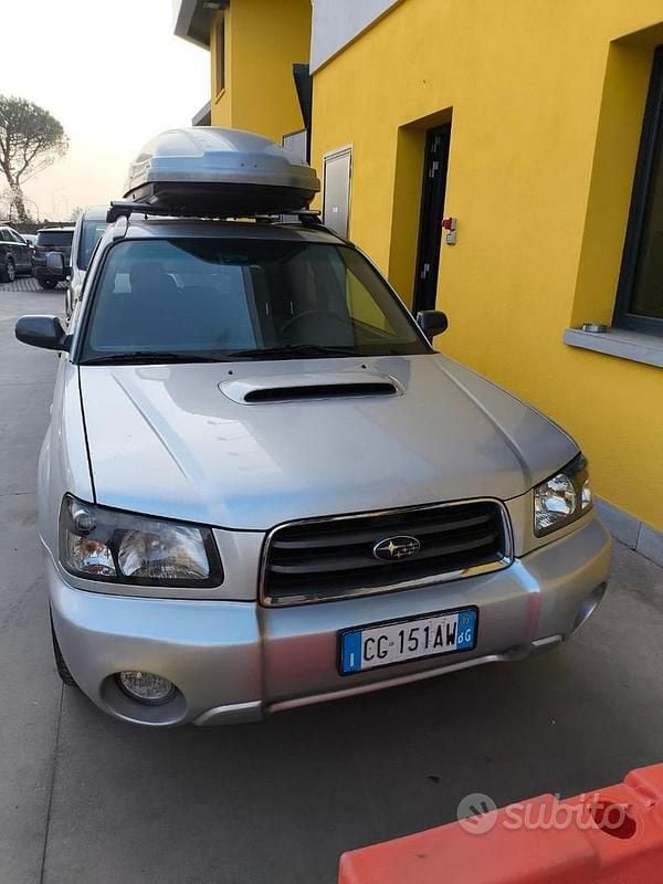 Usata Subaru Forester 177 CV (130 kW) 2002 Grigio SUV