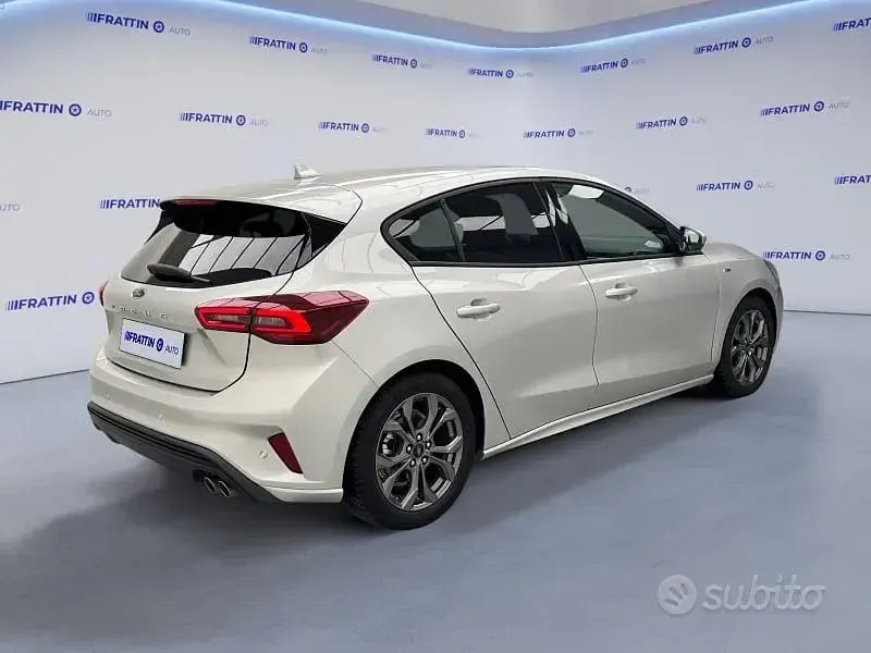 Usata Ford Focus 125 CV (91 kW) 2025 Grigio Berlina