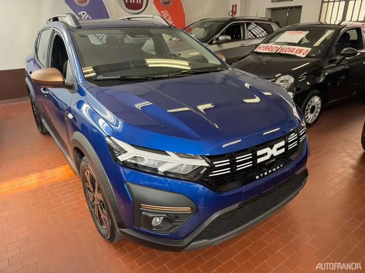 Nuova Dacia Sandero Stepway 99 CV (72 kW) 2026 Blu/azzurro Utilitaria