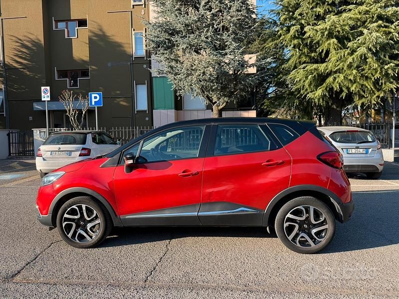 Usata Renault Captur Intens 90 CV (66 kW) 2016 Rosso SUV