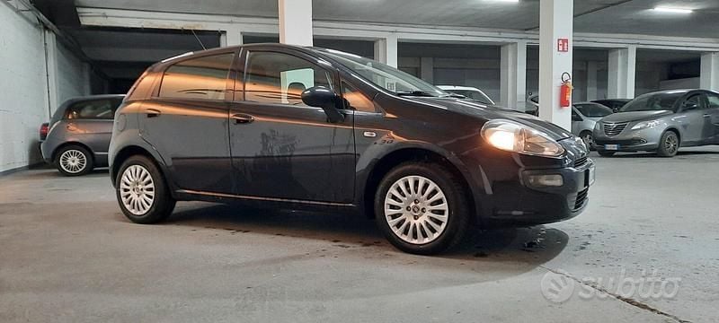 Usata Fiat Punto Evo Dynamic 69 CV (50 kW) 2011 Nero Utilitaria