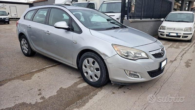 Usata Opel Astra 110 CV (80 kW) 2012 Grigio Station wagon