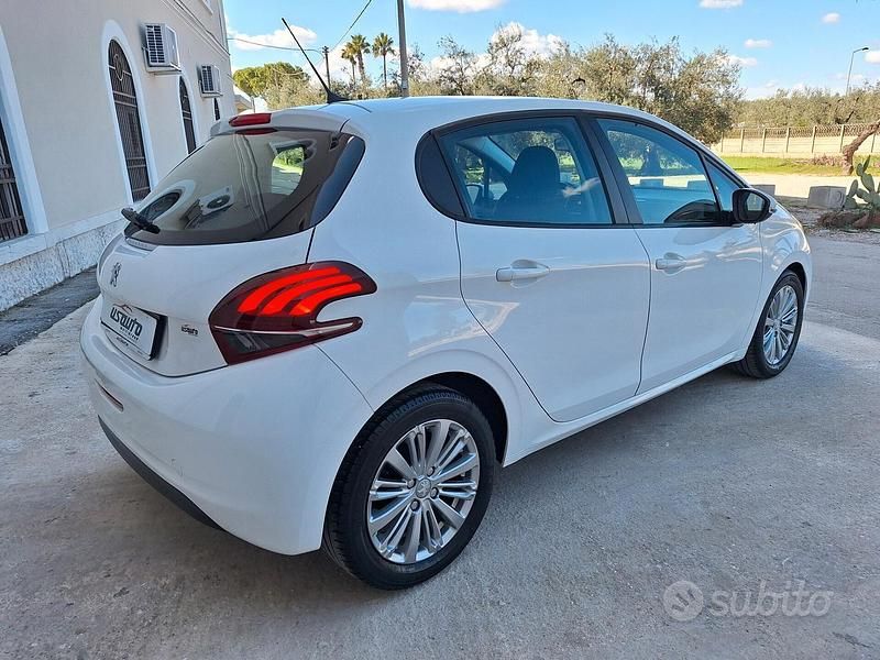 Usata Peugeot 208 101 CV (74 kW) 2019 Bianco Utilitaria