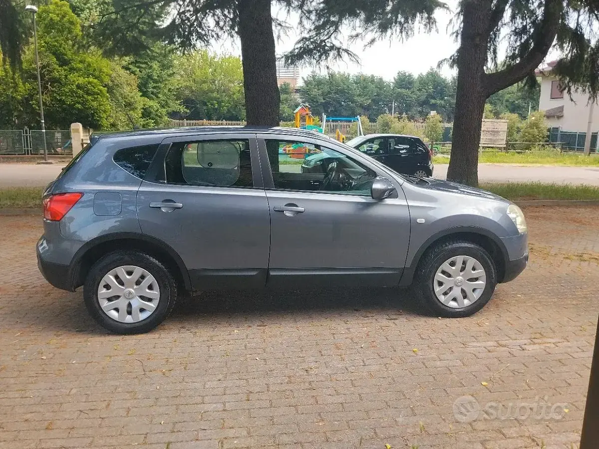 Usata Nissan Qashqai 150 CV (110 kW) 2008 Grigio SUV