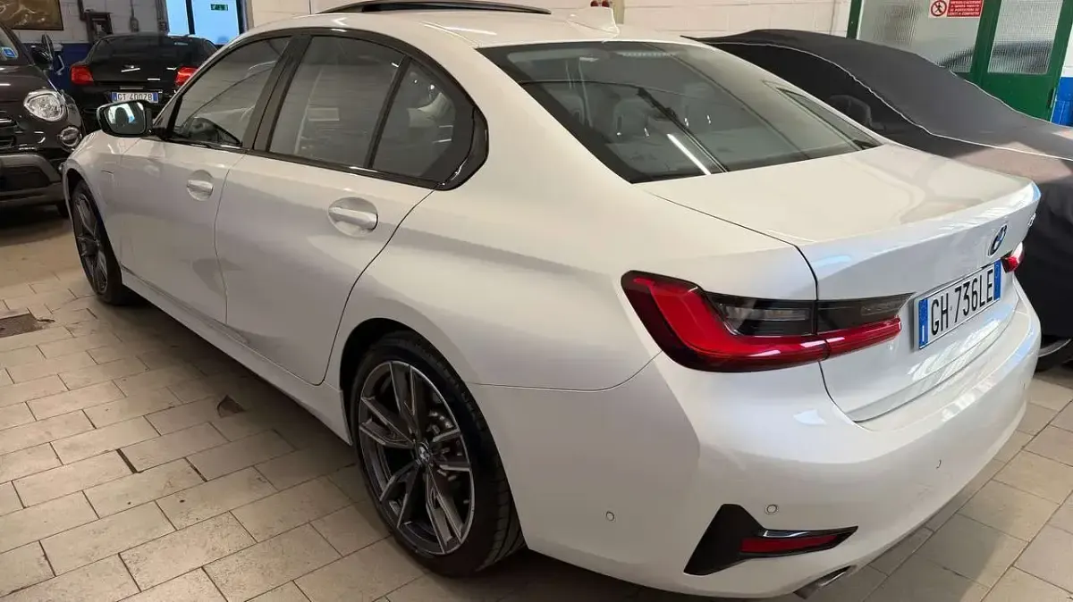 Usata BMW 330 Sport Line 184 CV (135 kW) 2021 Bianco Berlina