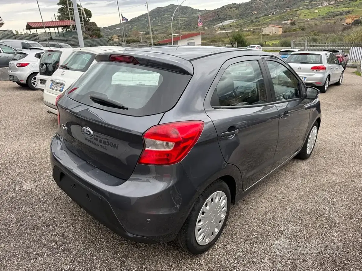 Usata Ford Ka 69 CV (50 kW) 2017 Grigio Berlina