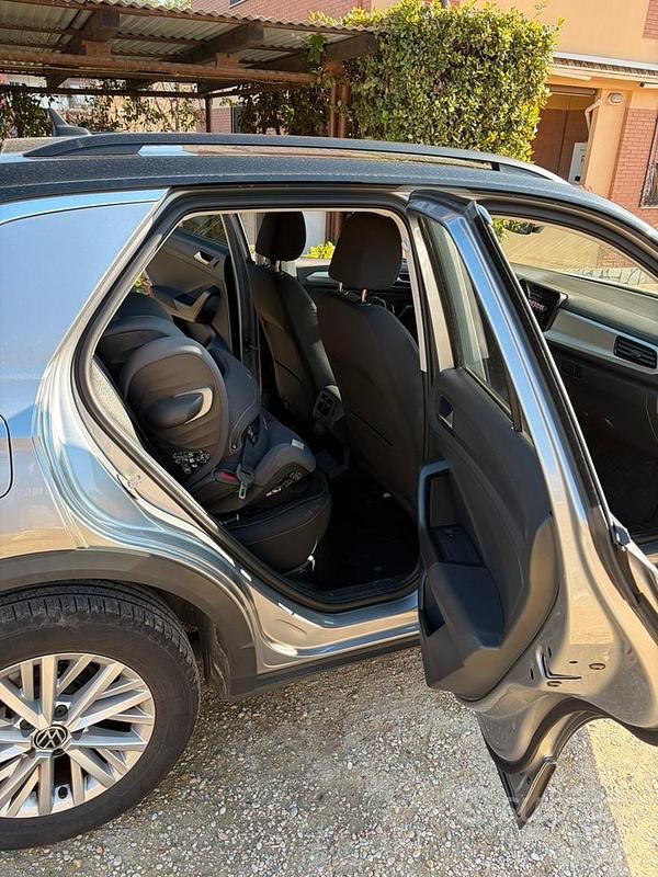 Usata VW T-Roc Life 150 CV (110 kW) 2023 Grigio SUV