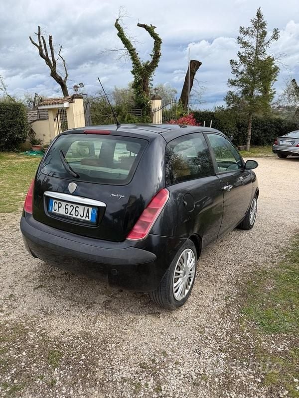 Usata Lancia Ypsilon 75 CV (55 kW) 2008 Nero Utilitaria
