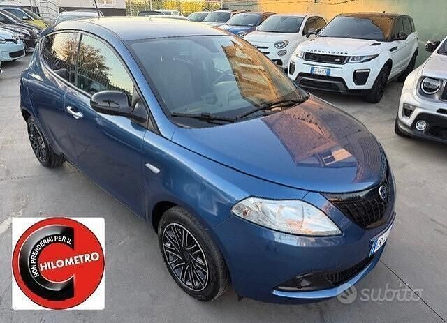 Usata Lancia Ypsilon Gold 69 CV (50 kW) 2023 Blu Utilitaria
