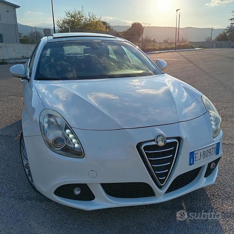 Usata Alfa Romeo Giulietta Distinctive 140 CV (102 kW) 2011 Bianco Utilitaria