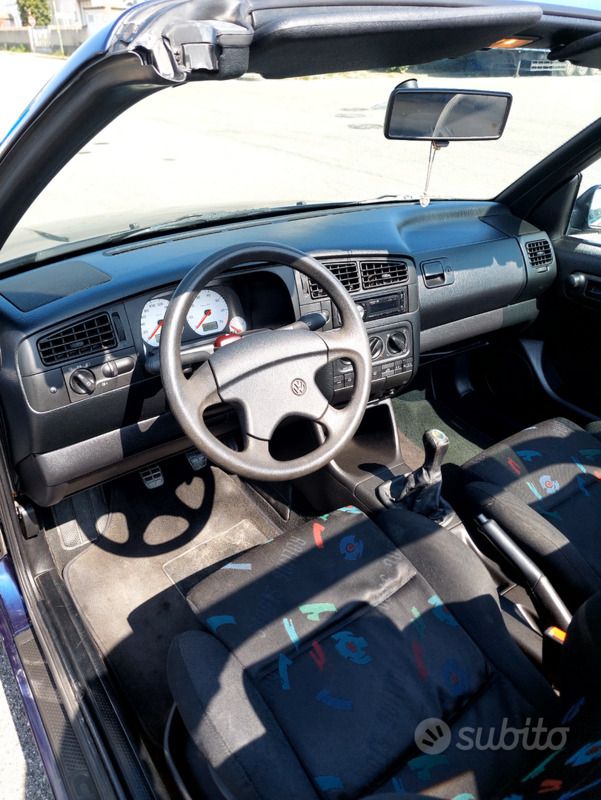 Usata VW Golf Cabriolet 101 CV (74 kW) 1996 Blu Cabrio
