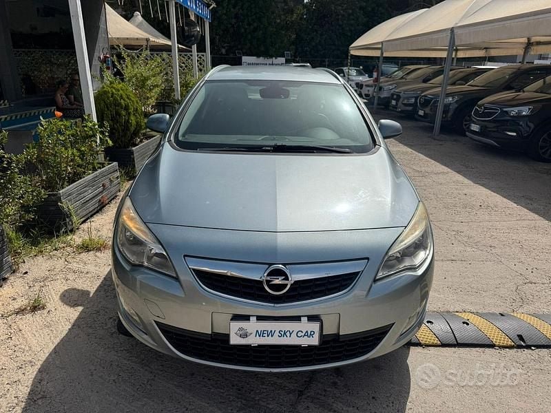 Usata Opel Astra 125 CV (91 kW) 2011 Grigio Station wagon