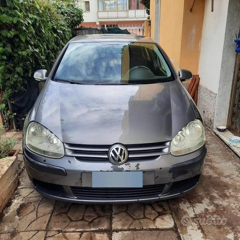 Usata VW Golf V 105 CV (77 kW) 2005 Grigio Utilitaria