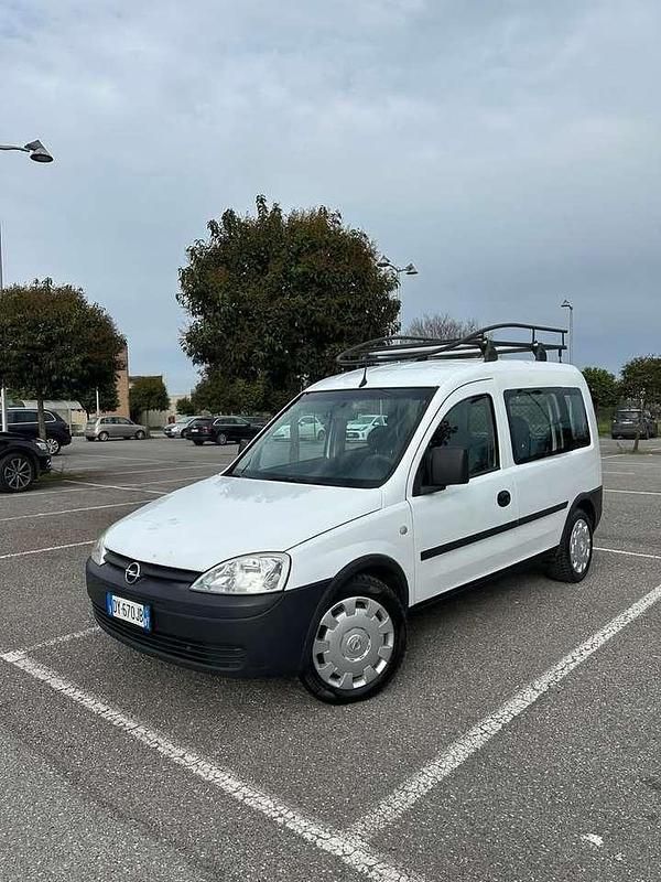 Other Usata 2009 Opel Combo Basis Station wagon | 4500 € (Cara) - Immagine 1/4