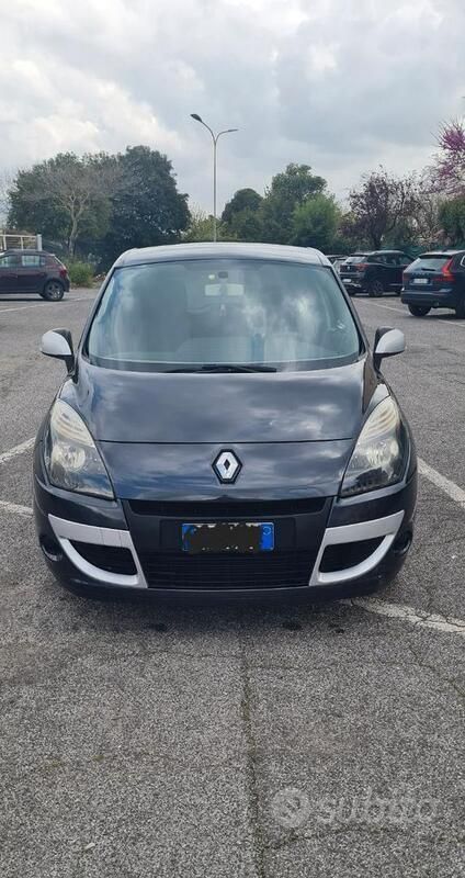 Usata 2009 Renault Scénic III Monovolume | 2500 € (Buon prezzo) - Immagine 1/4
