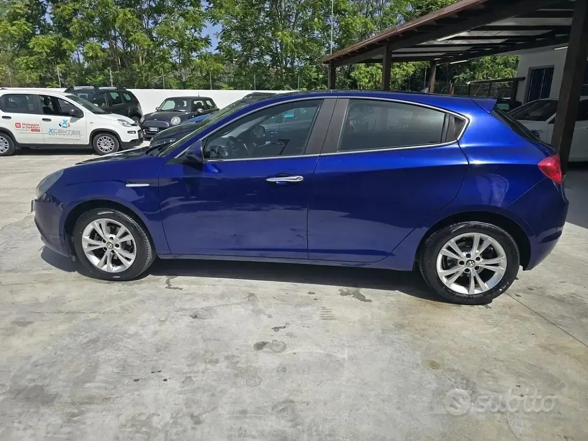 Usata Alfa Romeo Giulietta Distinctive 105 CV (77 kW) 2014 Blu Utilitaria
